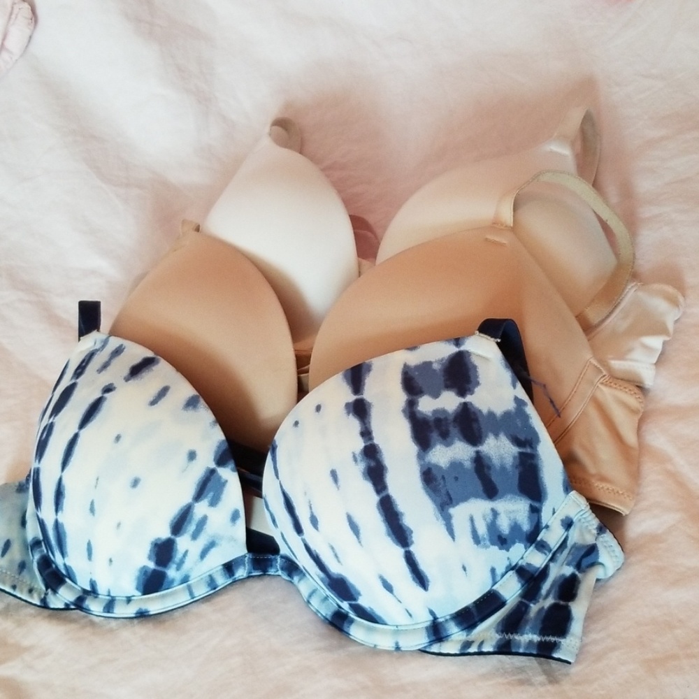 VICTORIAS SECRET SUPER PUSH UP BRAS